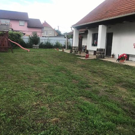 Oncsa Vendeghaz Hotel Gyöngyös Екстериор снимка